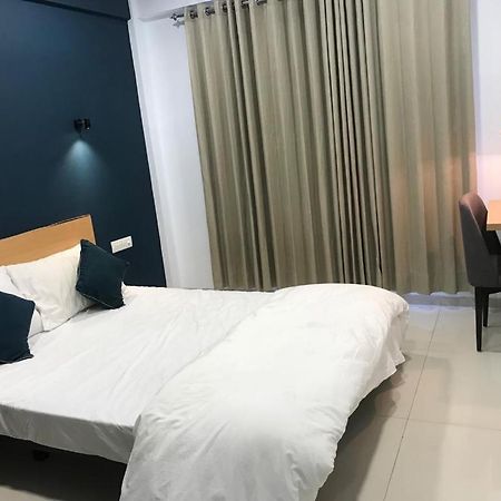 Hooliv 7 Avenues G Block Hotel Pune Exterior foto